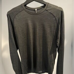 Men's lululemon long sleeve shirt